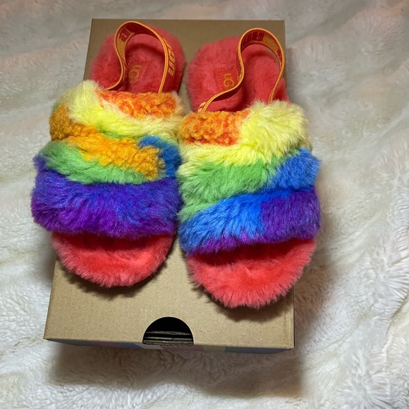 UGG FLUFF YEAH KIDS SLIDE - Picture 1 of 8